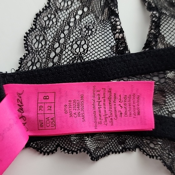 ⭐️2/ $40⭐️ La Senza Beyond Sexy Classic Plunge Push Up Black Lace Bra Size 32B - Picture 16 of 16